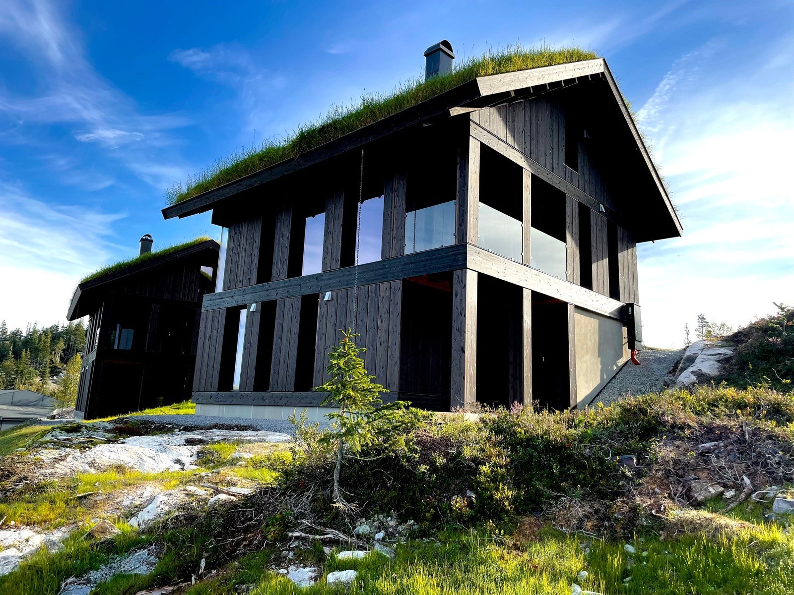 Foto sommeren 2023 ved hytta på Gaustatoppen Sjå.jpg Galleribilde