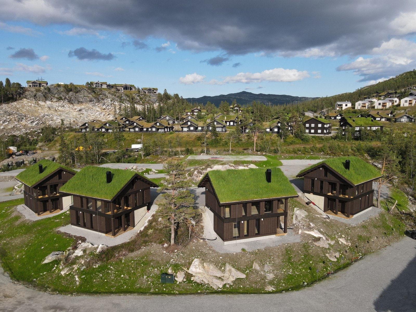 Foto sommeren 2023 hyttene på Gaustatoppen Sjå.jpg Galleribilde