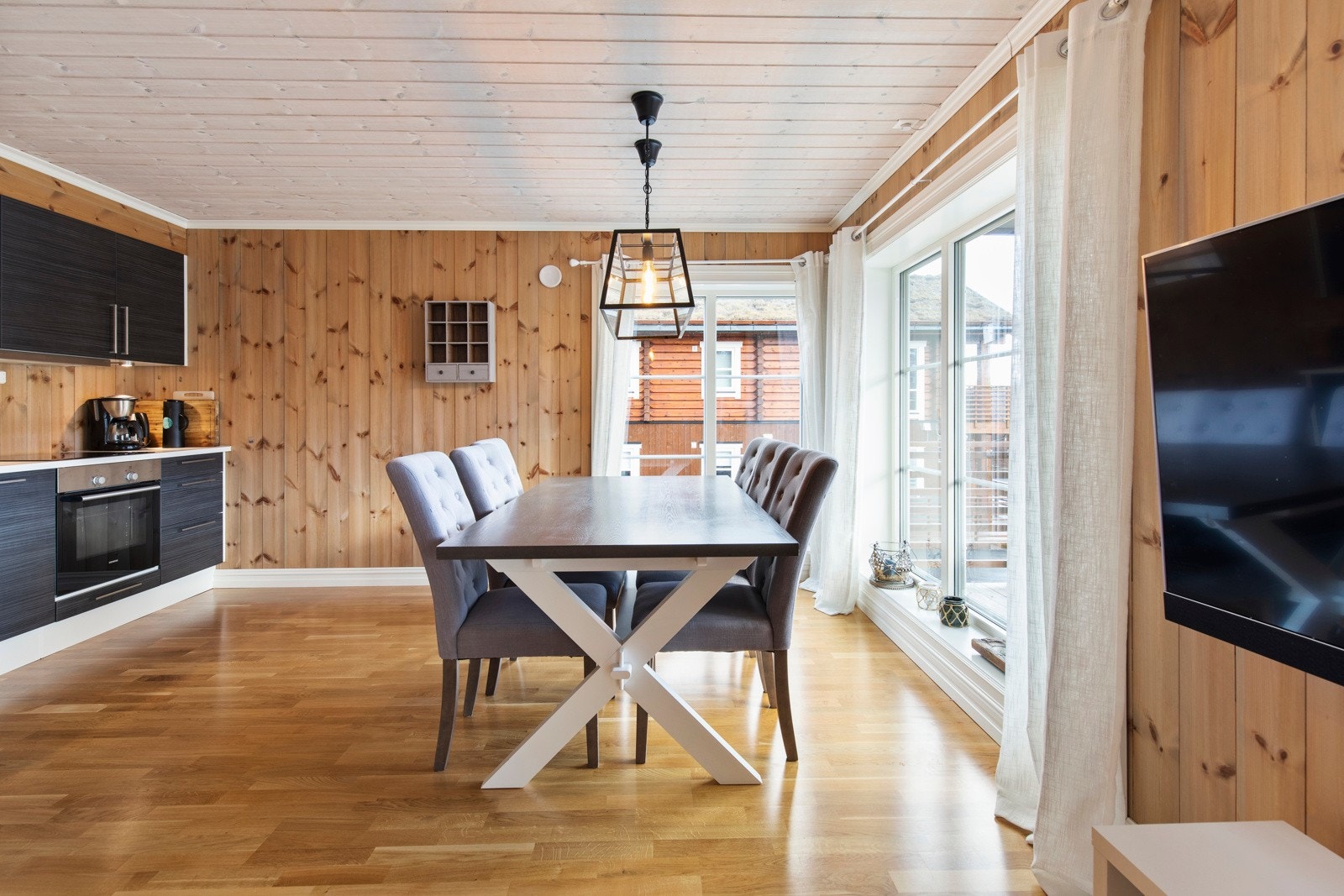 God plass til både spisegruppe og sofagruppe Galleribilde
