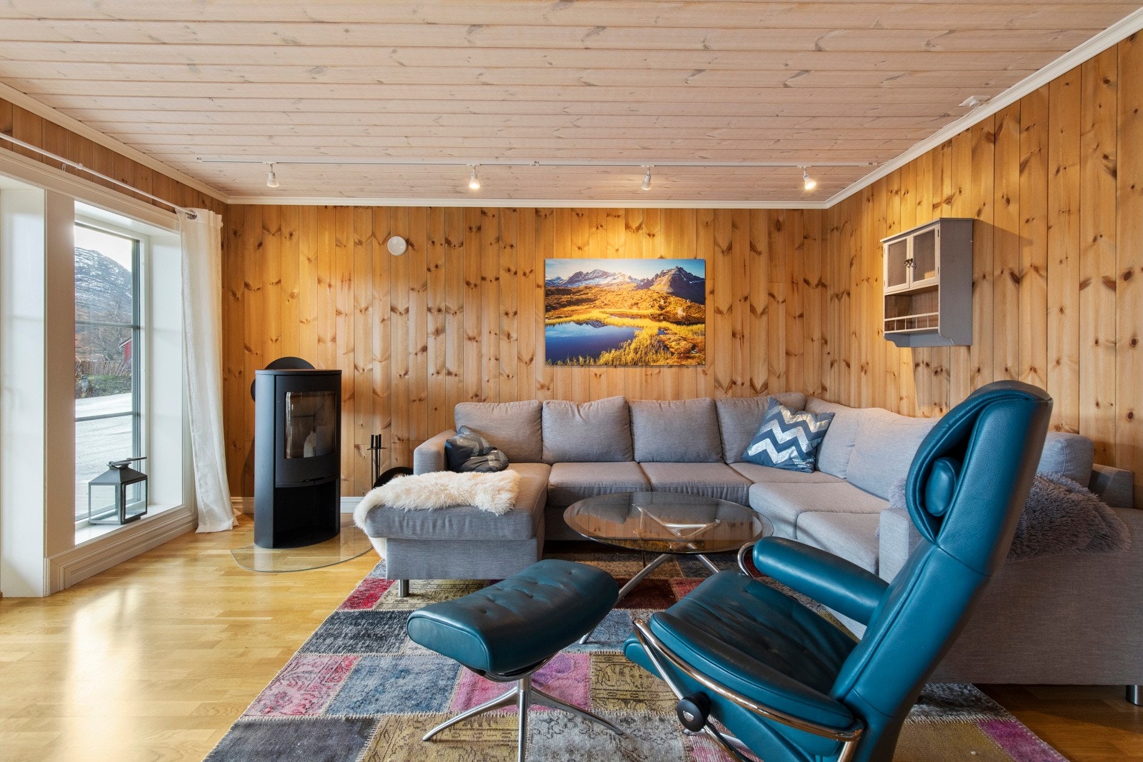 Stuen har montert ildsted Galleribilde
