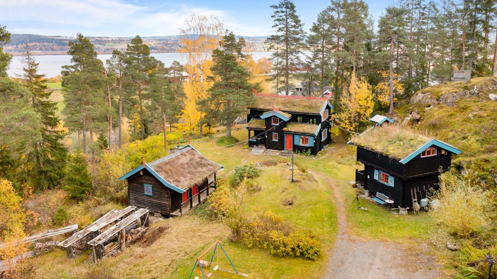 Enebolig, stabbur og uthus Galleribilde