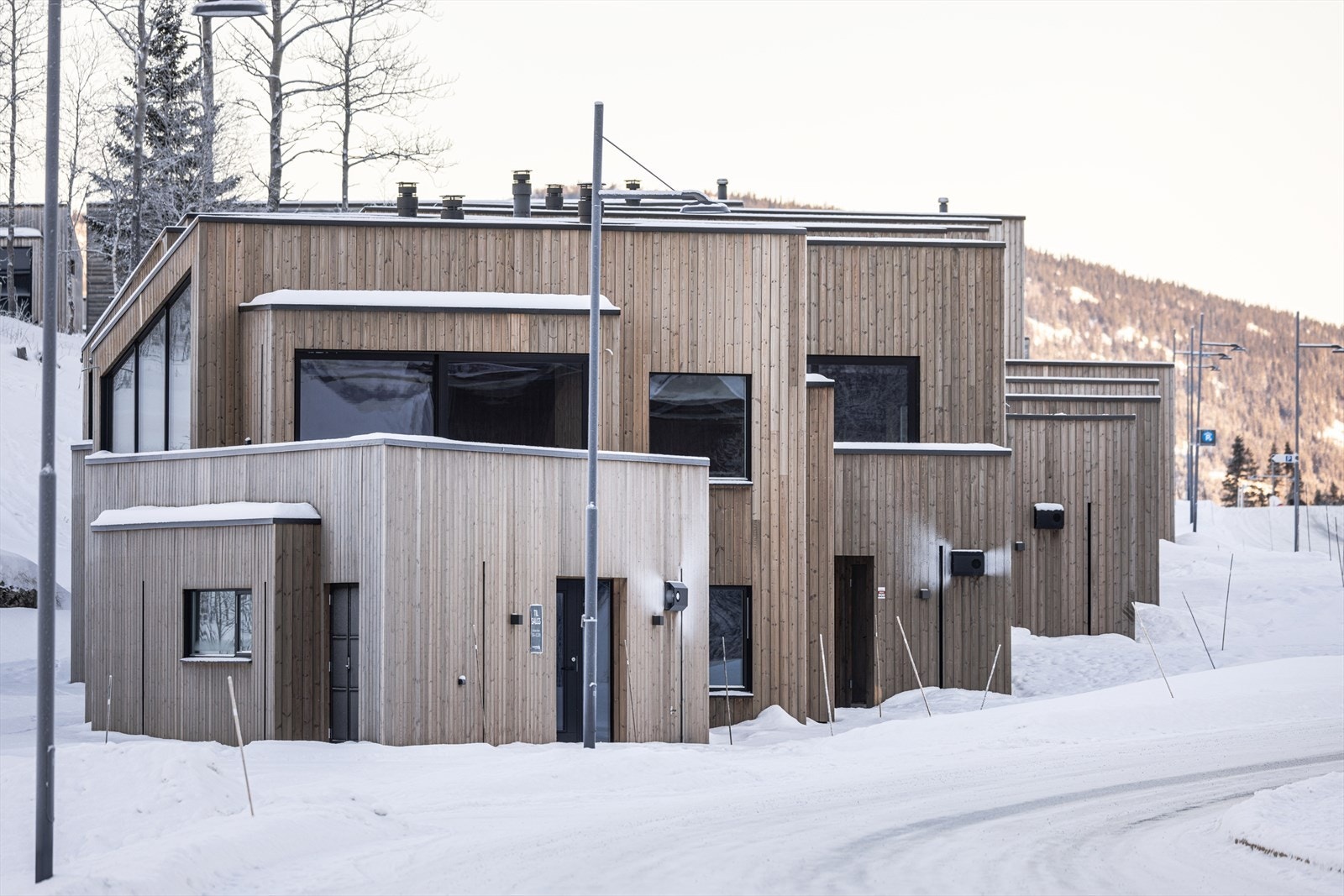 Tottesvingen er arkitekttegnet av puls Arkitekter ved Tim Resen. Tim har selv hytte i områdene og har benyttet god tid på hver enkelt hytte for å sørge for at utsikt og optimalisering av plassering er ivaretatt. Galleribilde