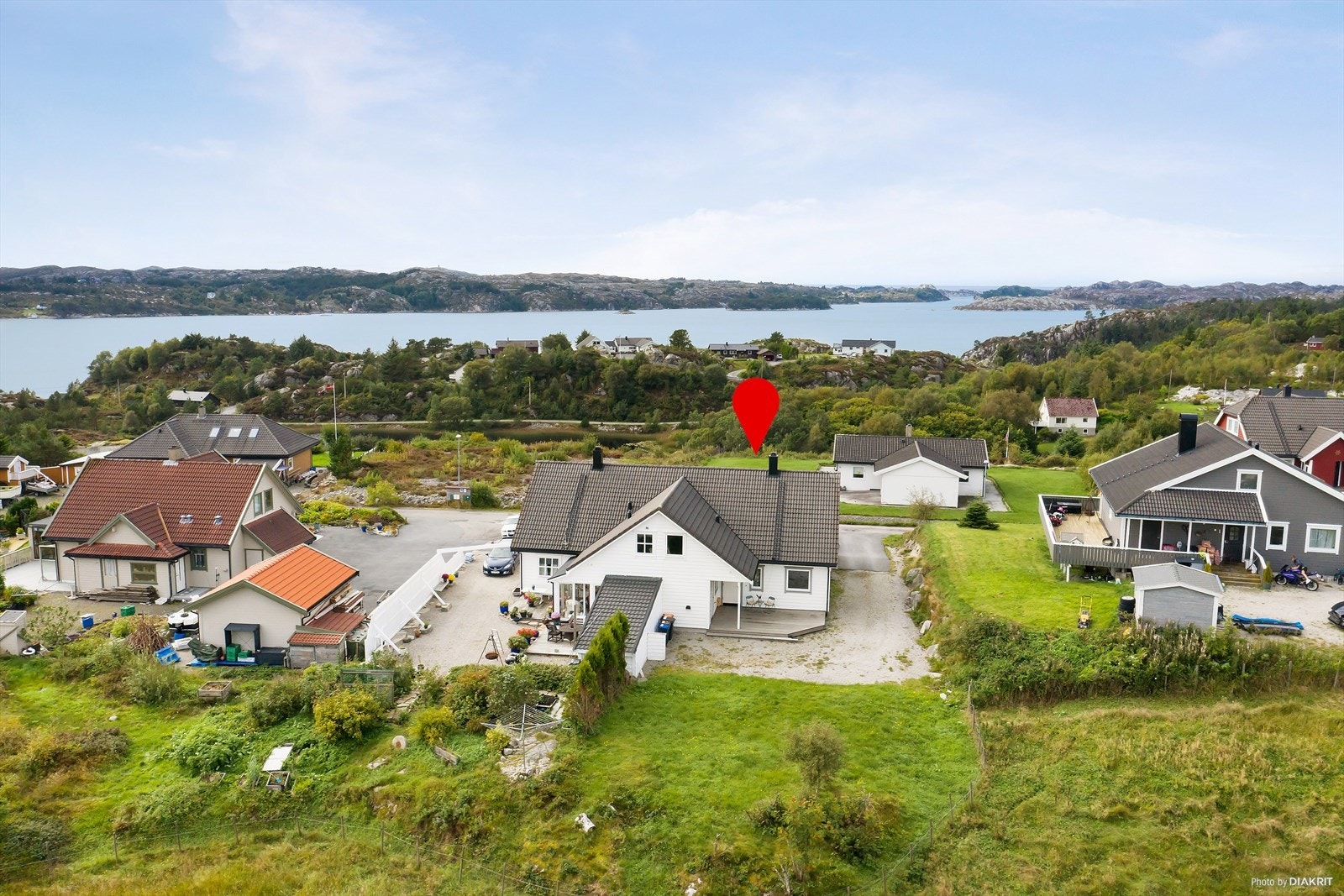 Eiendommen ligger i et etablert boligområdet på Rolvsnes Galleribilde