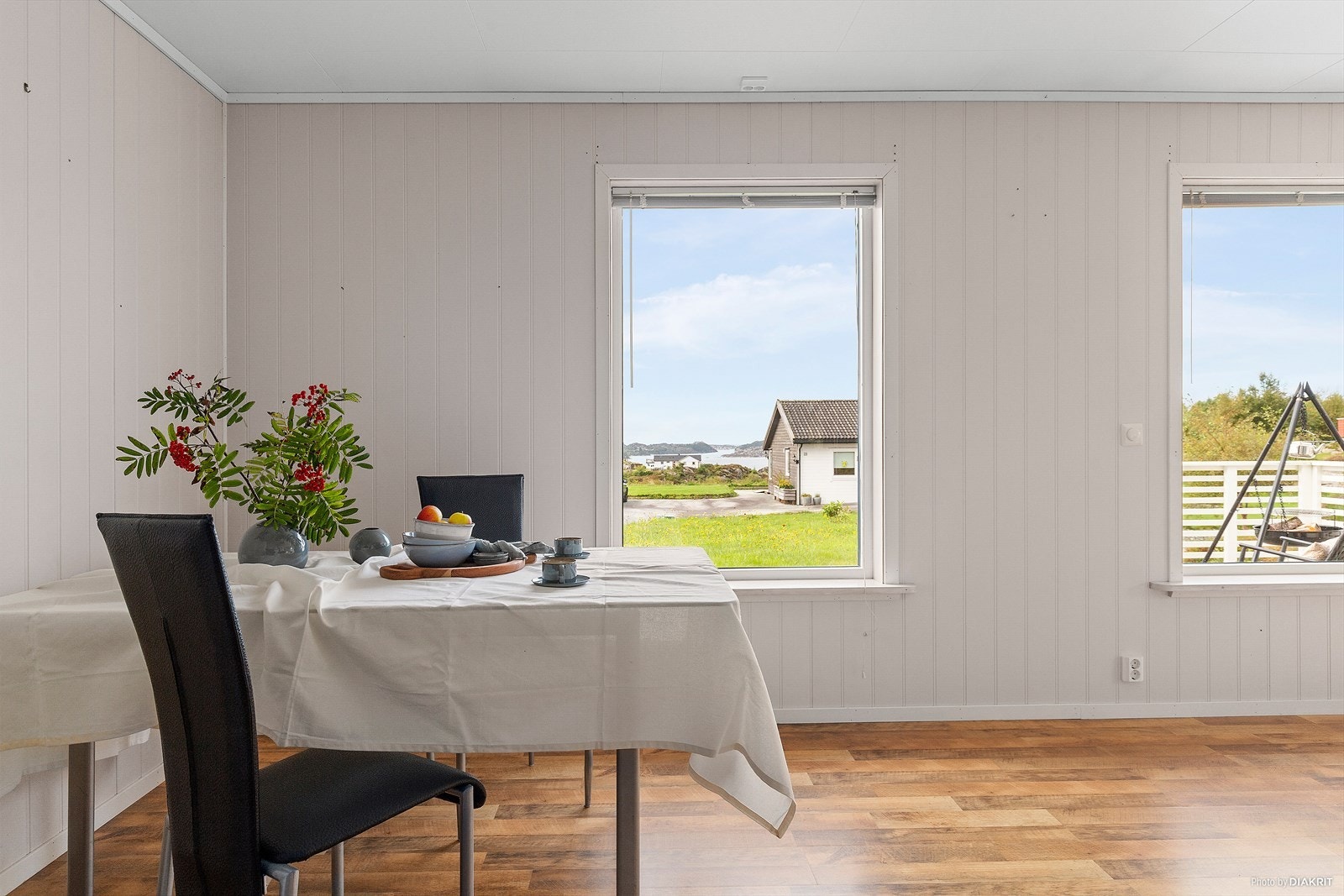 God plass til spisebord ved kjøkken Galleribilde