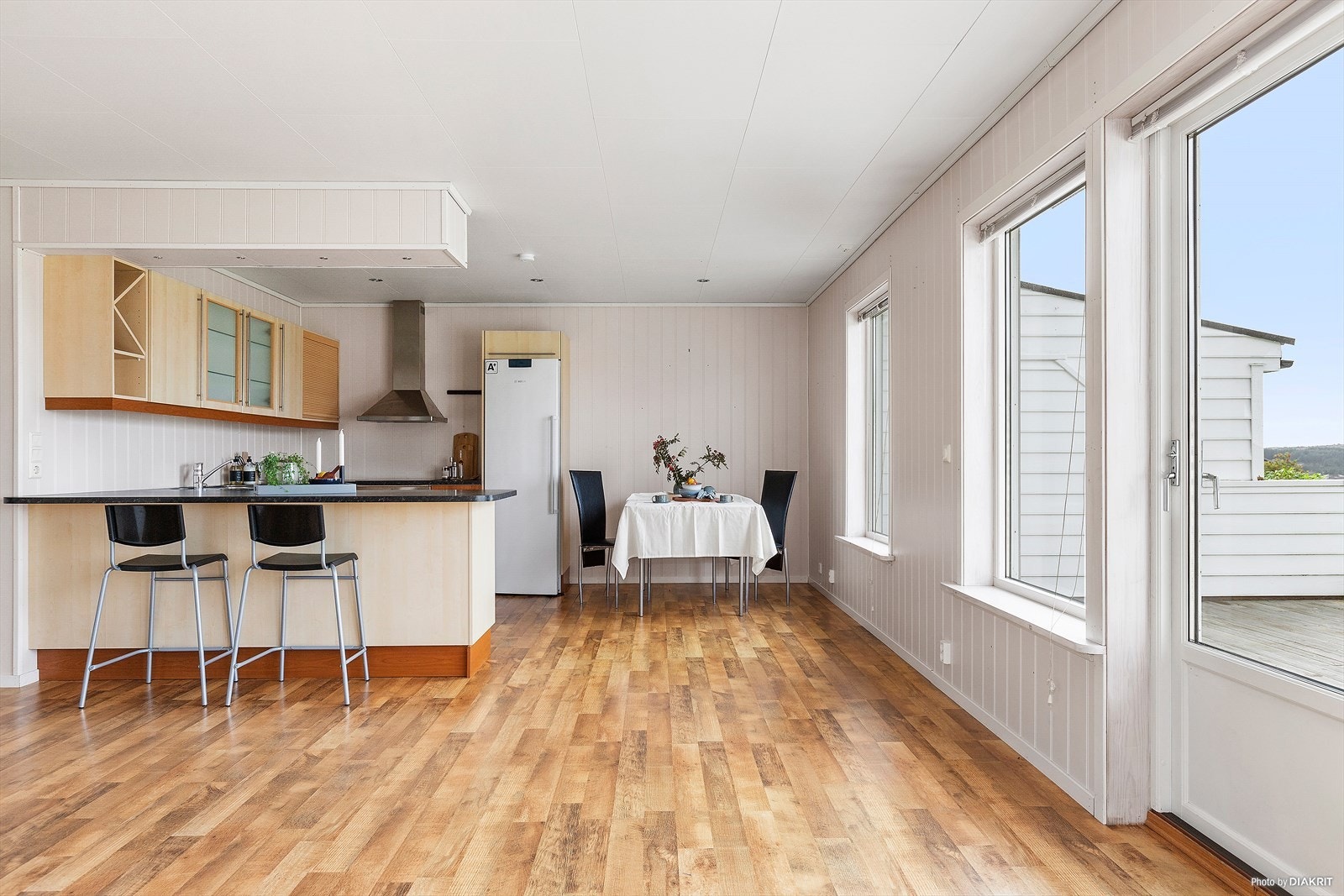 Fra stue er det utgang til terrasse Galleribilde