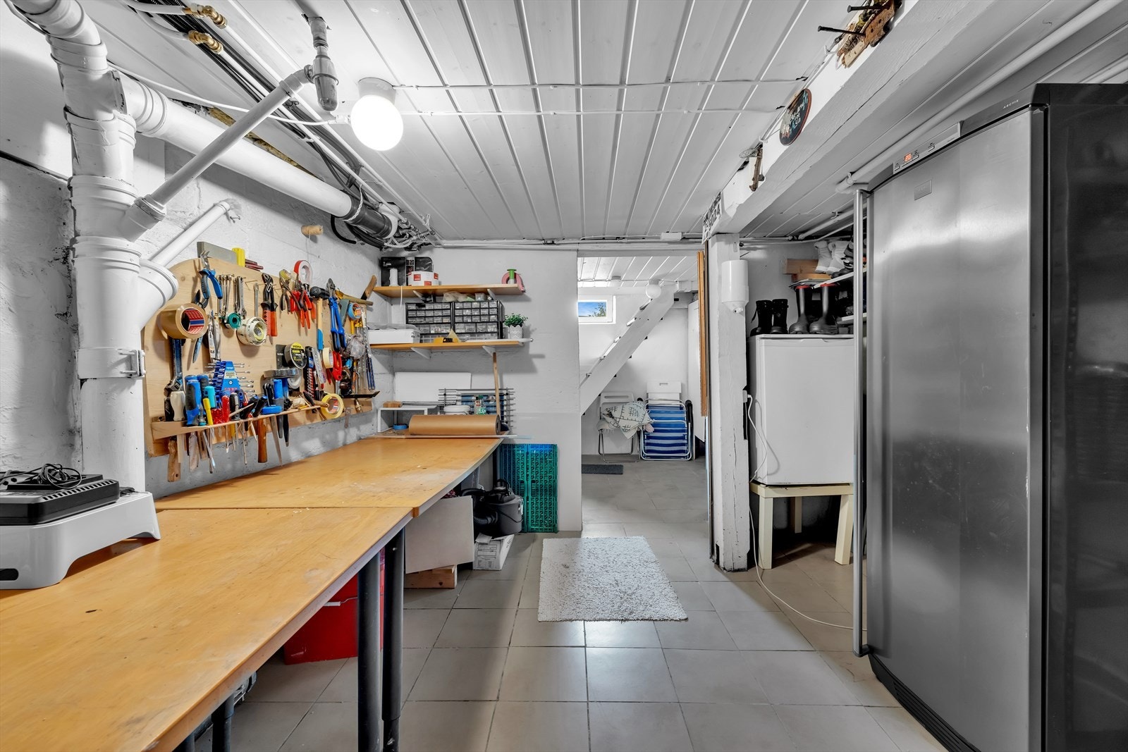 Snekkerbod/verksted i kjeller. Galleribilde