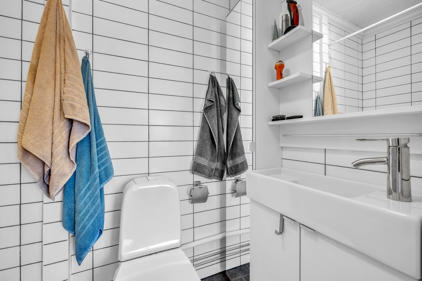 Gulvmontert klosett. Galleribilde