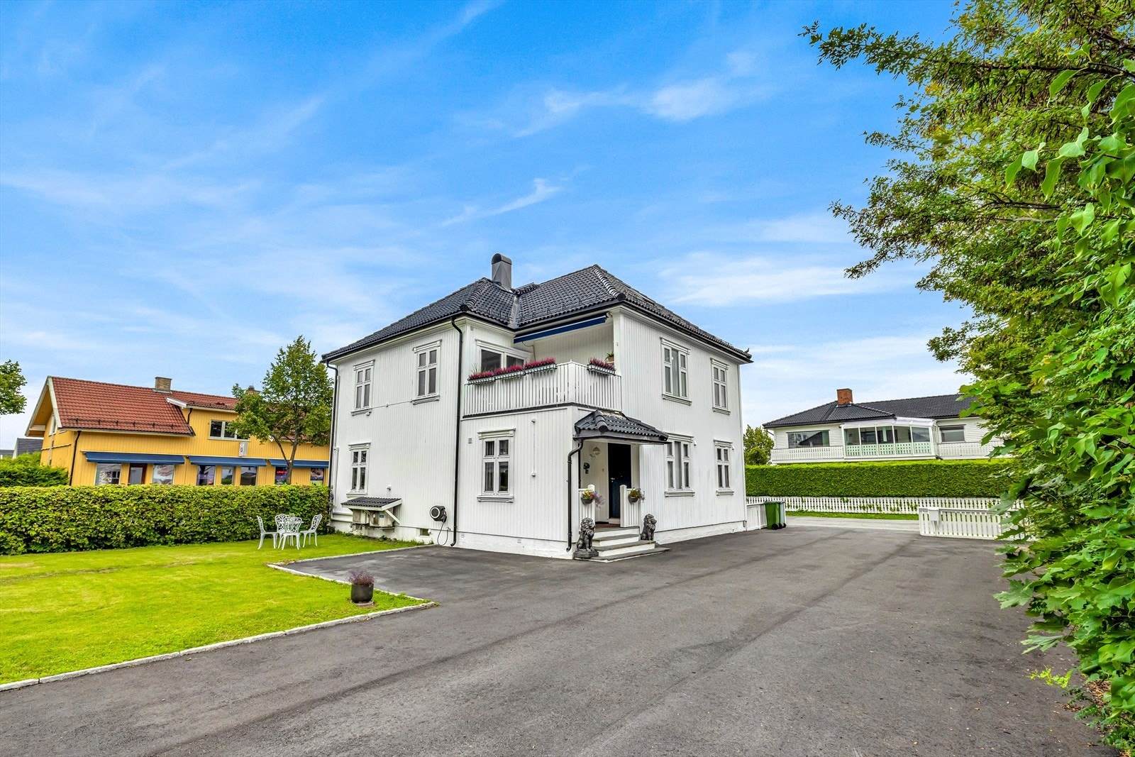 Boligen er beliggende i barnevennlige omgivelser. Galleribilde