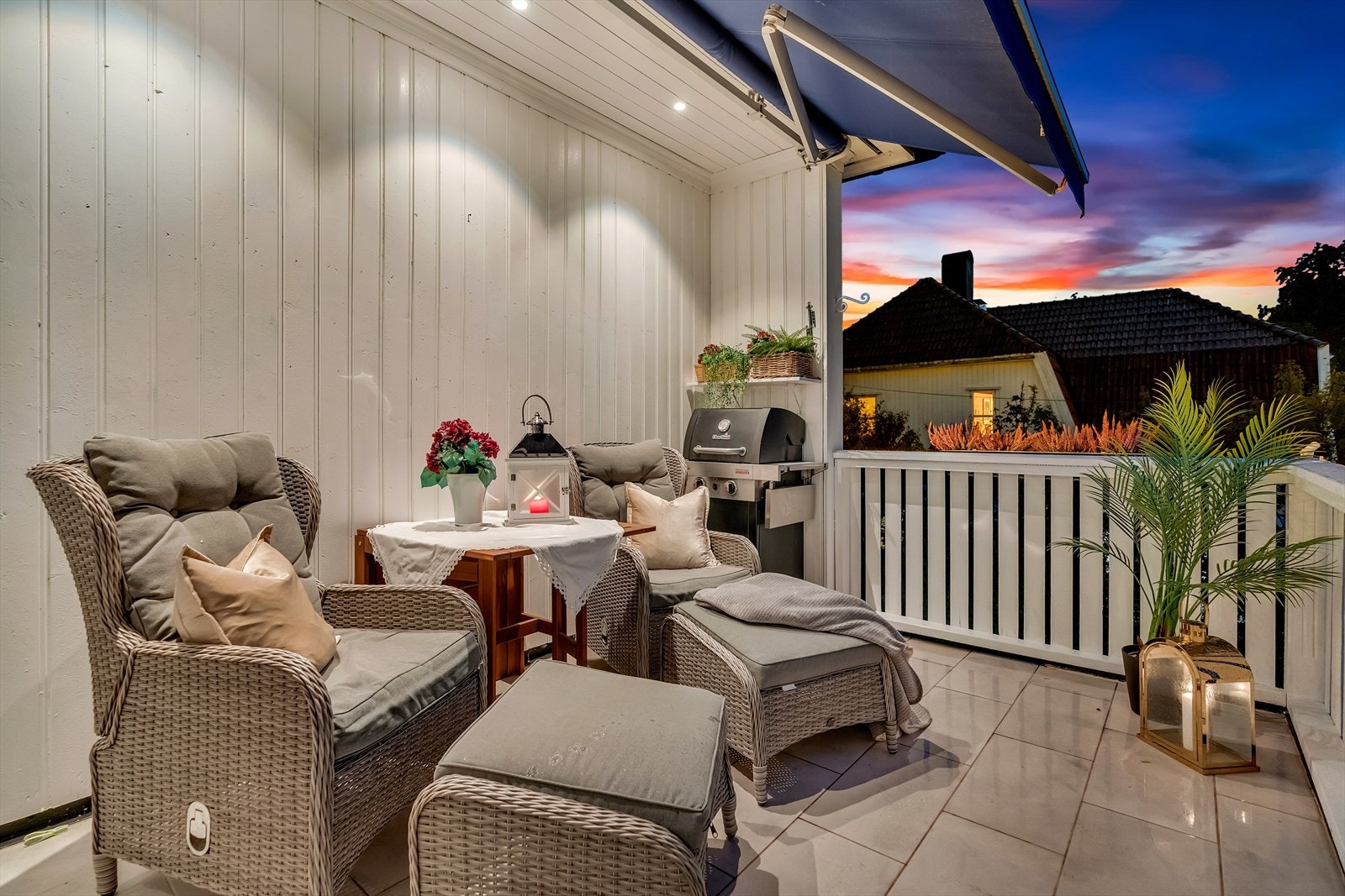 Utgang til skjermet og solrik balkong fra 2. etg. Galleribilde