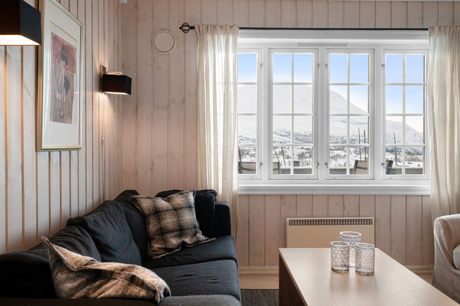 Stue vinduet byr på en fantastisk utsikt utover Gaustatoppen Galleribilde