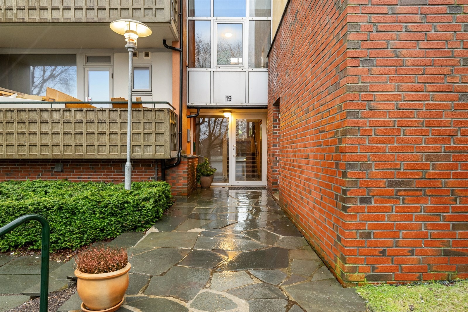 Tilgang til leiligheten via trapp. Bod på loft og i kjeller Galleribilde