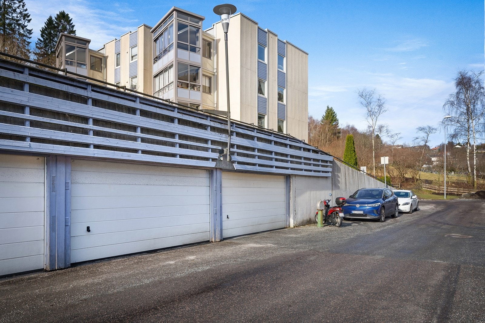Garasjeplass nr. 69 like ved blokken med automatisk døråpner Galleribilde