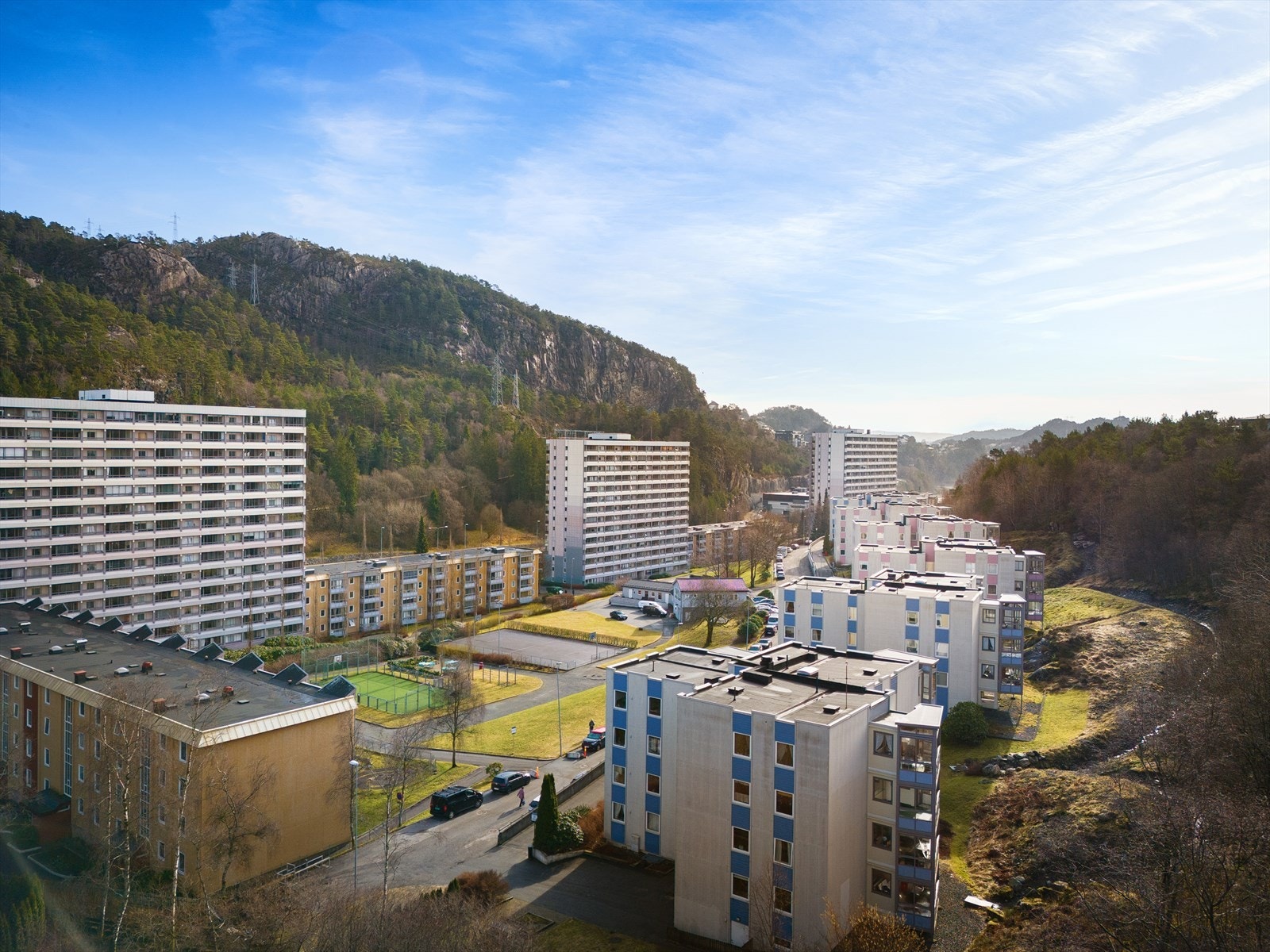 Leiligheten ligger i et attraktivt og veletablert boligområde i Loddefjord Galleribilde