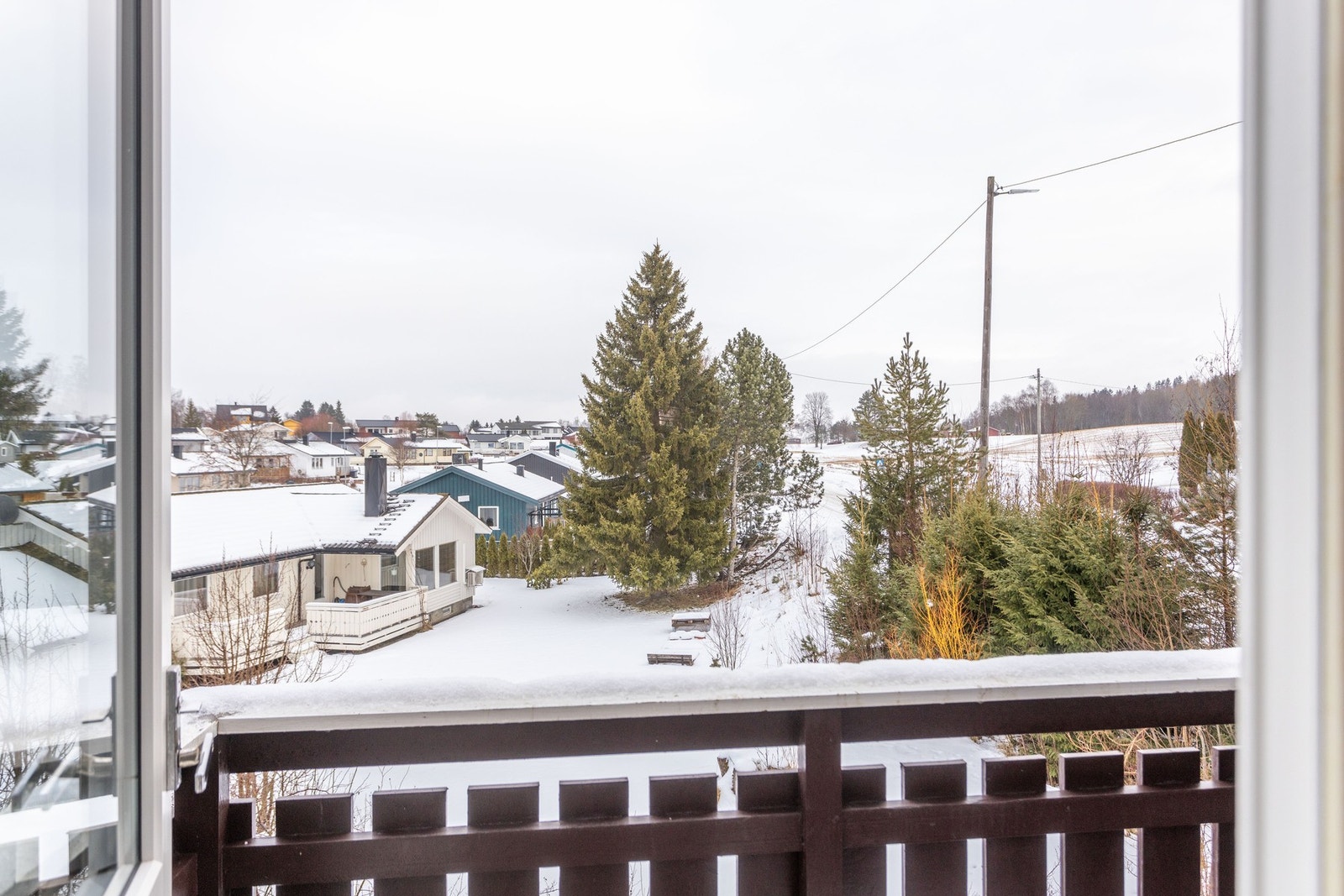 Fra gangen er det utgang til balkong på 2 kvm. Galleribilde