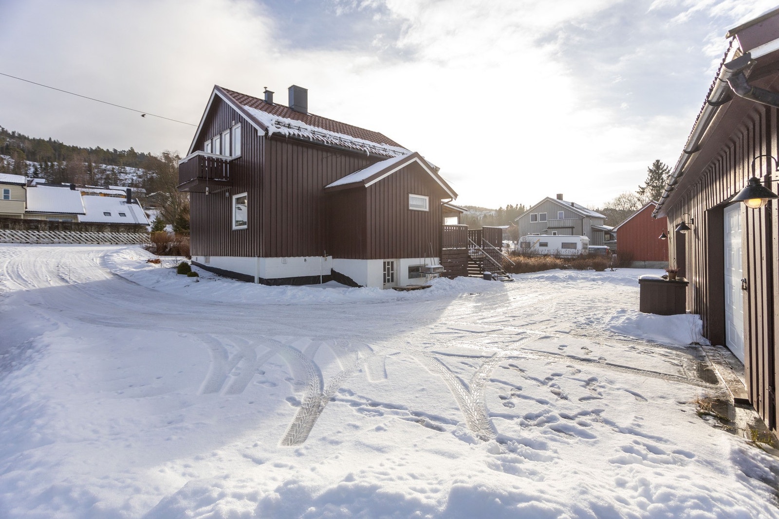 Romslig gårdsplass Galleribilde
