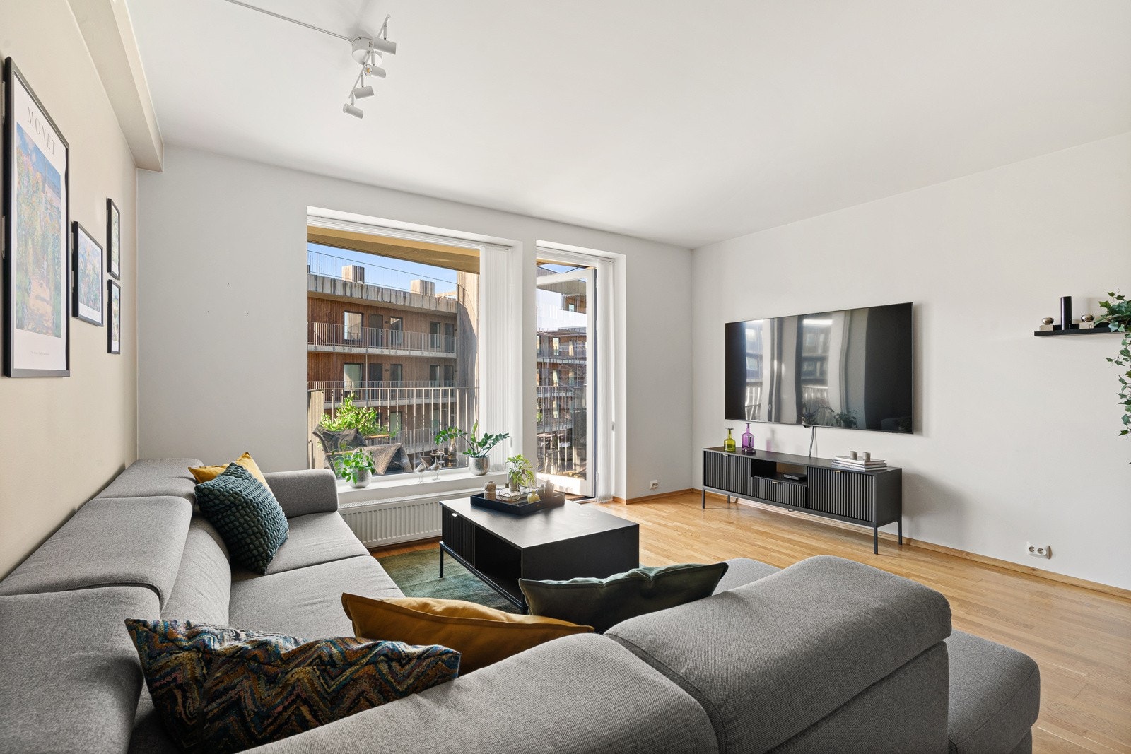 Dette er en lekker og velholdt 3-roms leilighet fra 2013 plassert i byggets 3. etasje. Galleribilde