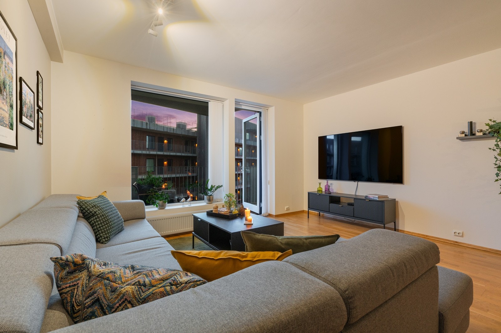 Stemningsbilde - Kveld Galleribilde