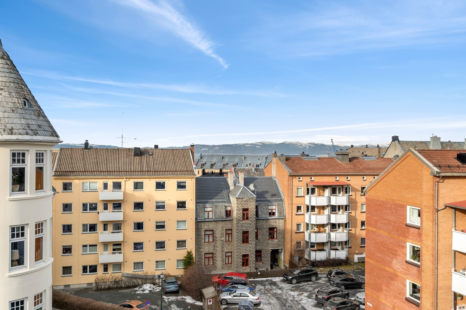 Utsikt fra stuevinduet vendt mot Trondheimsfjorden Galleribilde