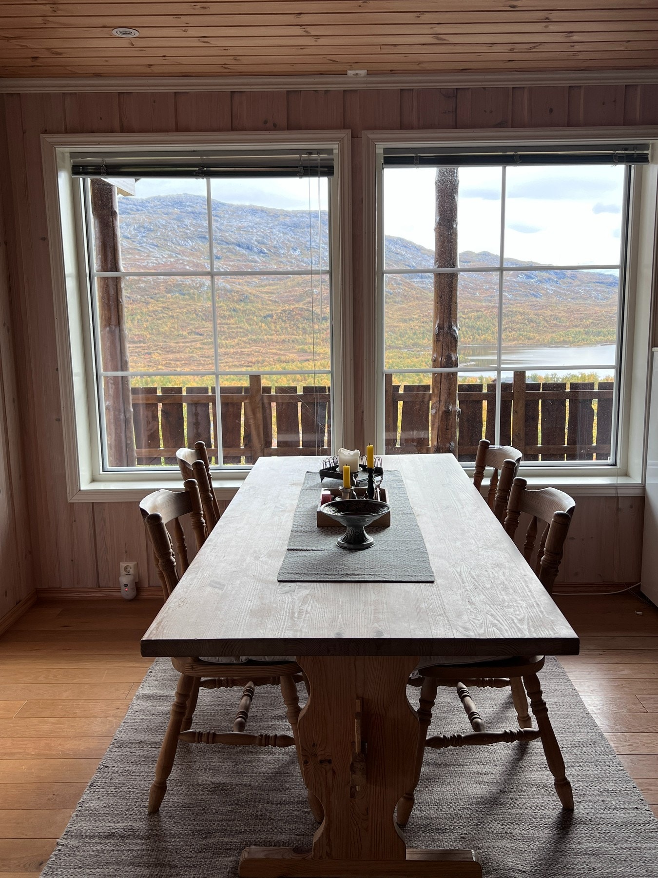 Fra spisebordet nyter du også utsikten Galleribilde