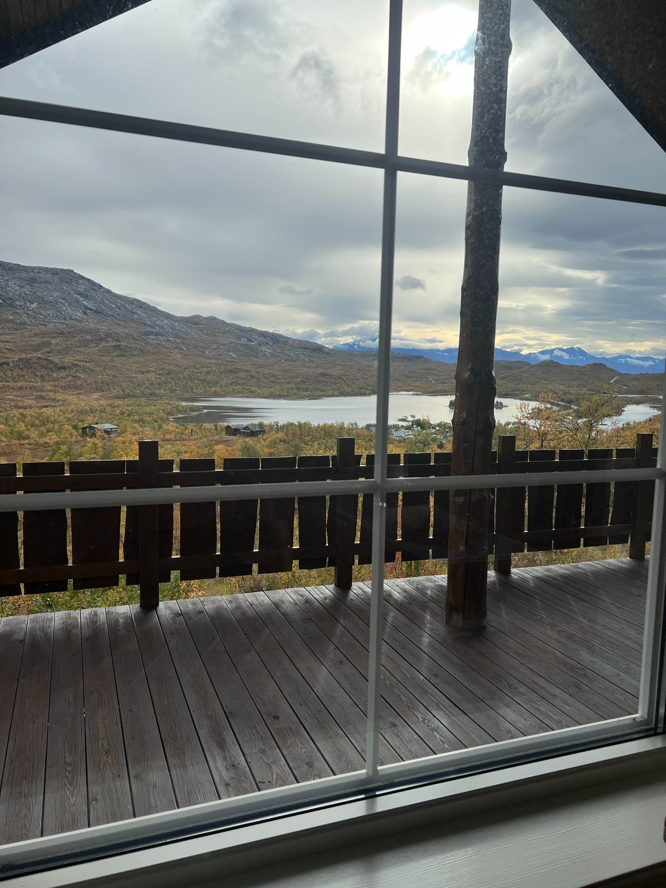 Panoramautsikt i fra delvis overbygd veranda Galleribilde