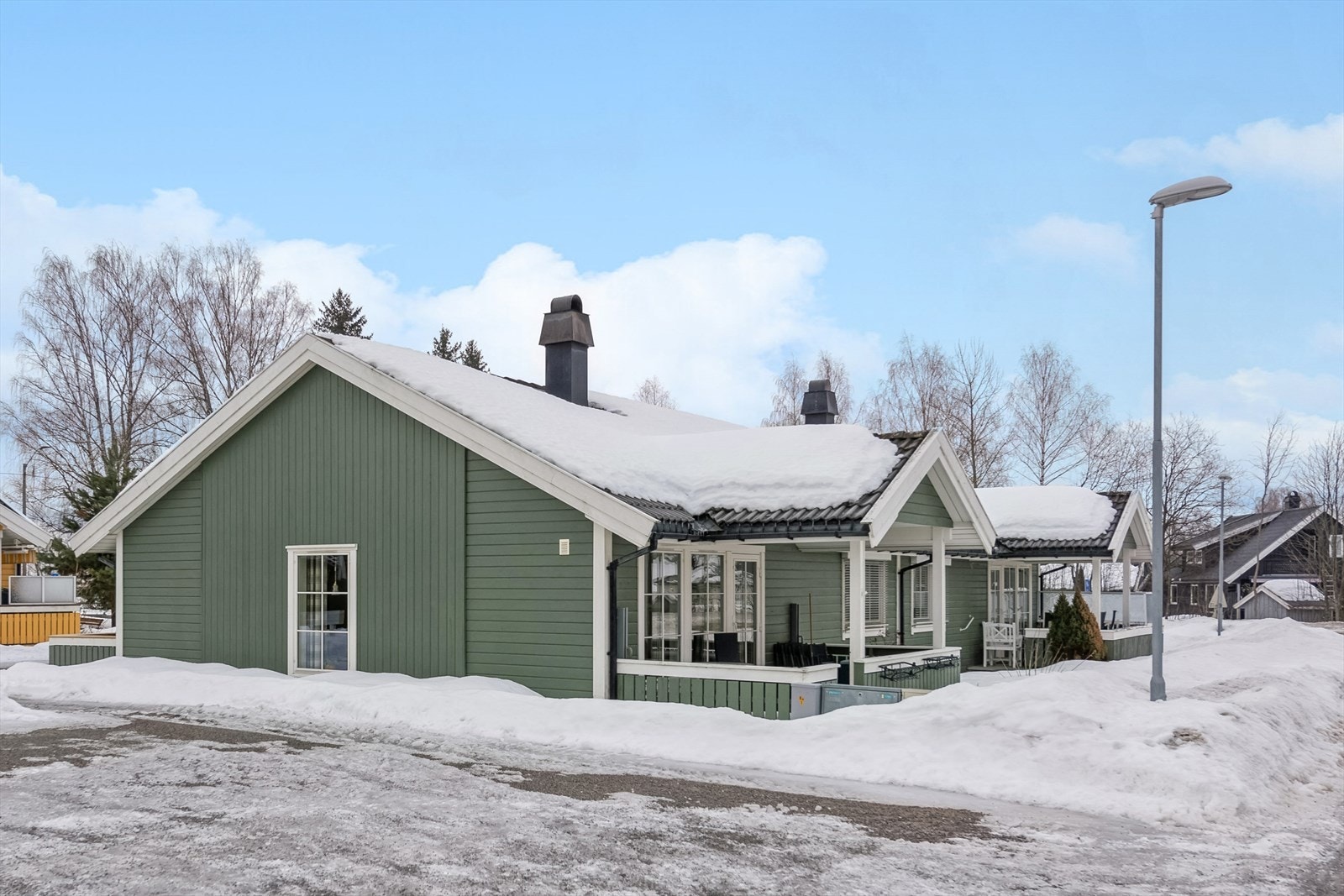 Leiligheten fremstår som velholdt og er vedlikeholdt gjennom årene, dog må noe oppgradering påregnes. Galleribilde