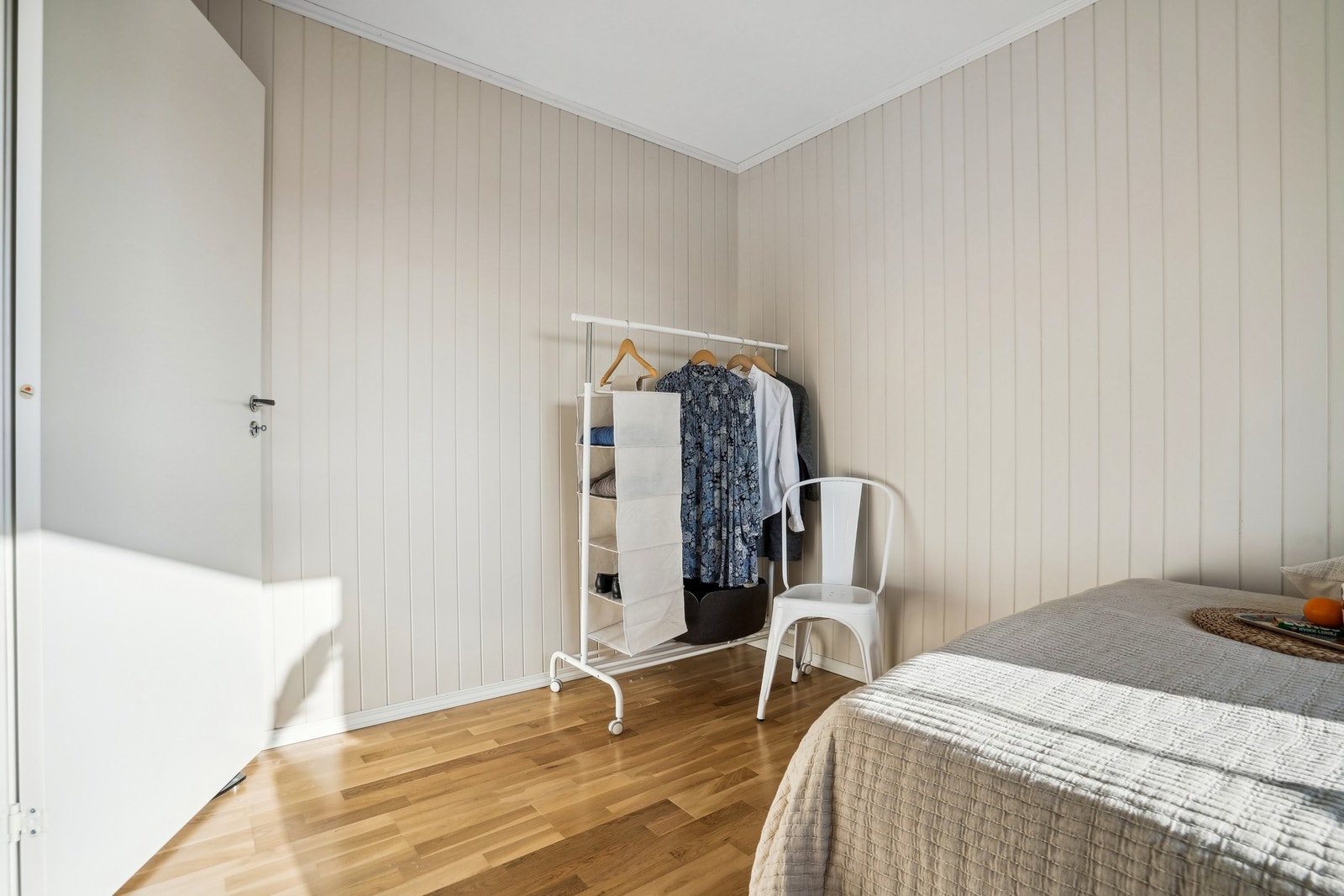 Soverom har plass til dobbeltseng og garderobeskap om en ønsker det. Galleribilde