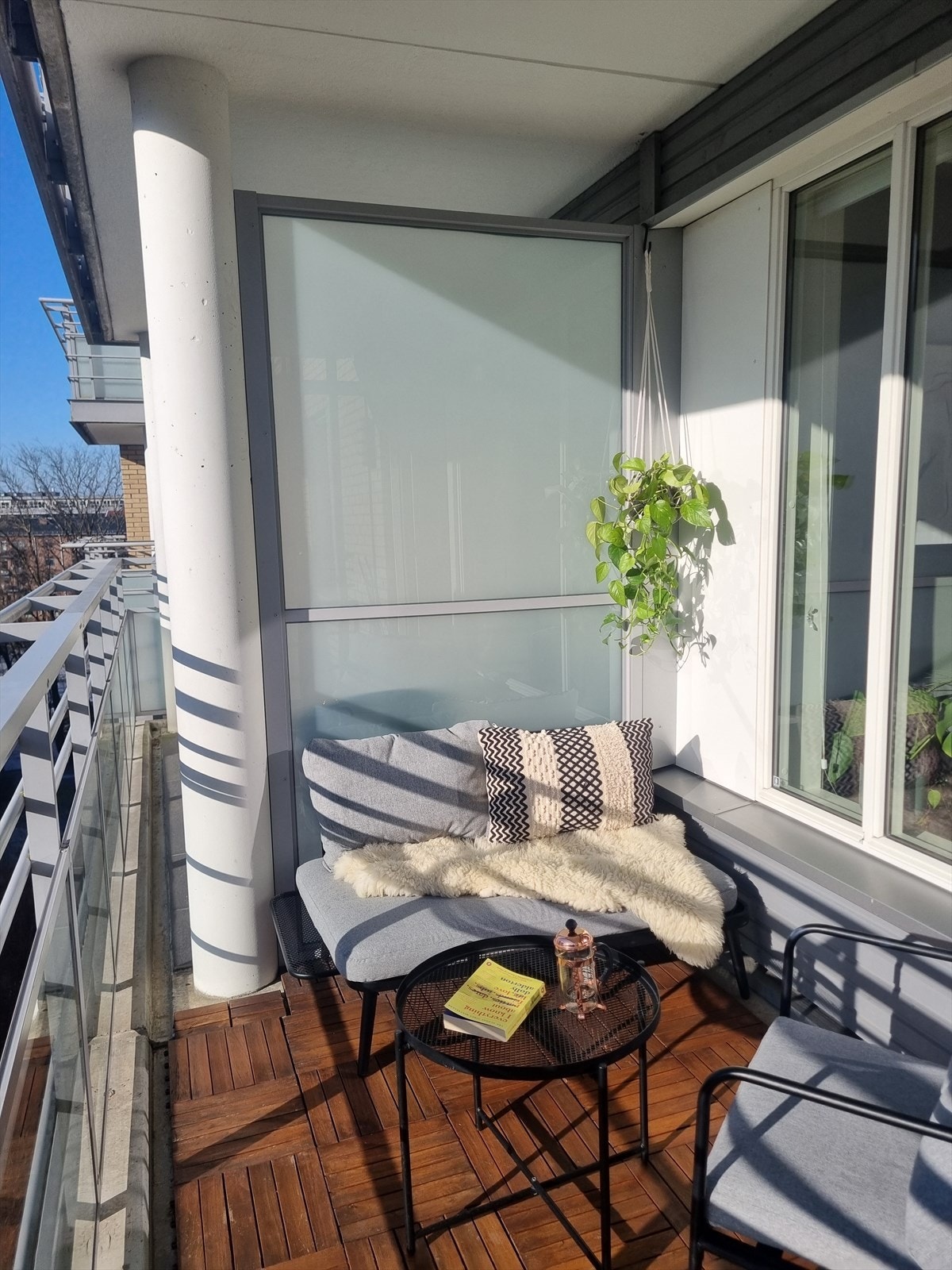 Selgers bilde nå i mars ca. kl. 12. Galleribilde