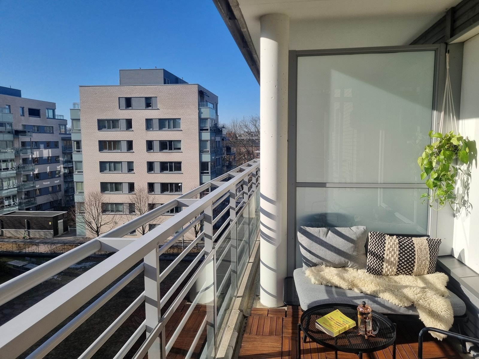 Selgers bilde nå i mars ca. kl. 10. Galleribilde