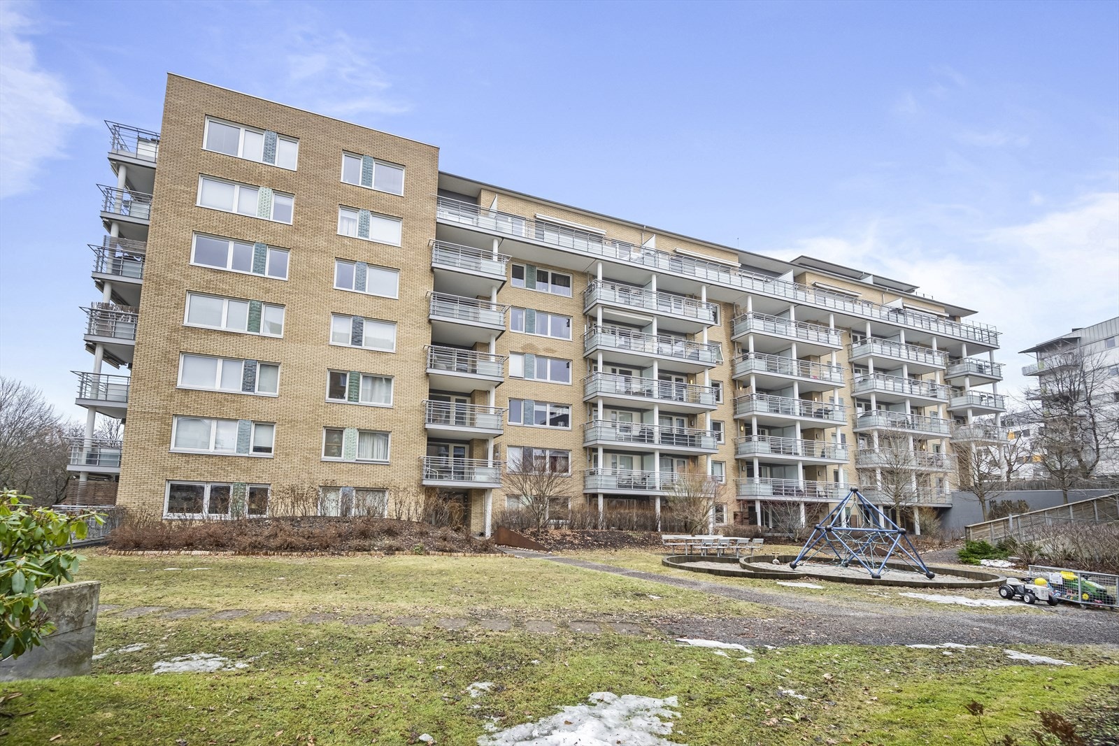 Fasade og fellesareal. Galleribilde