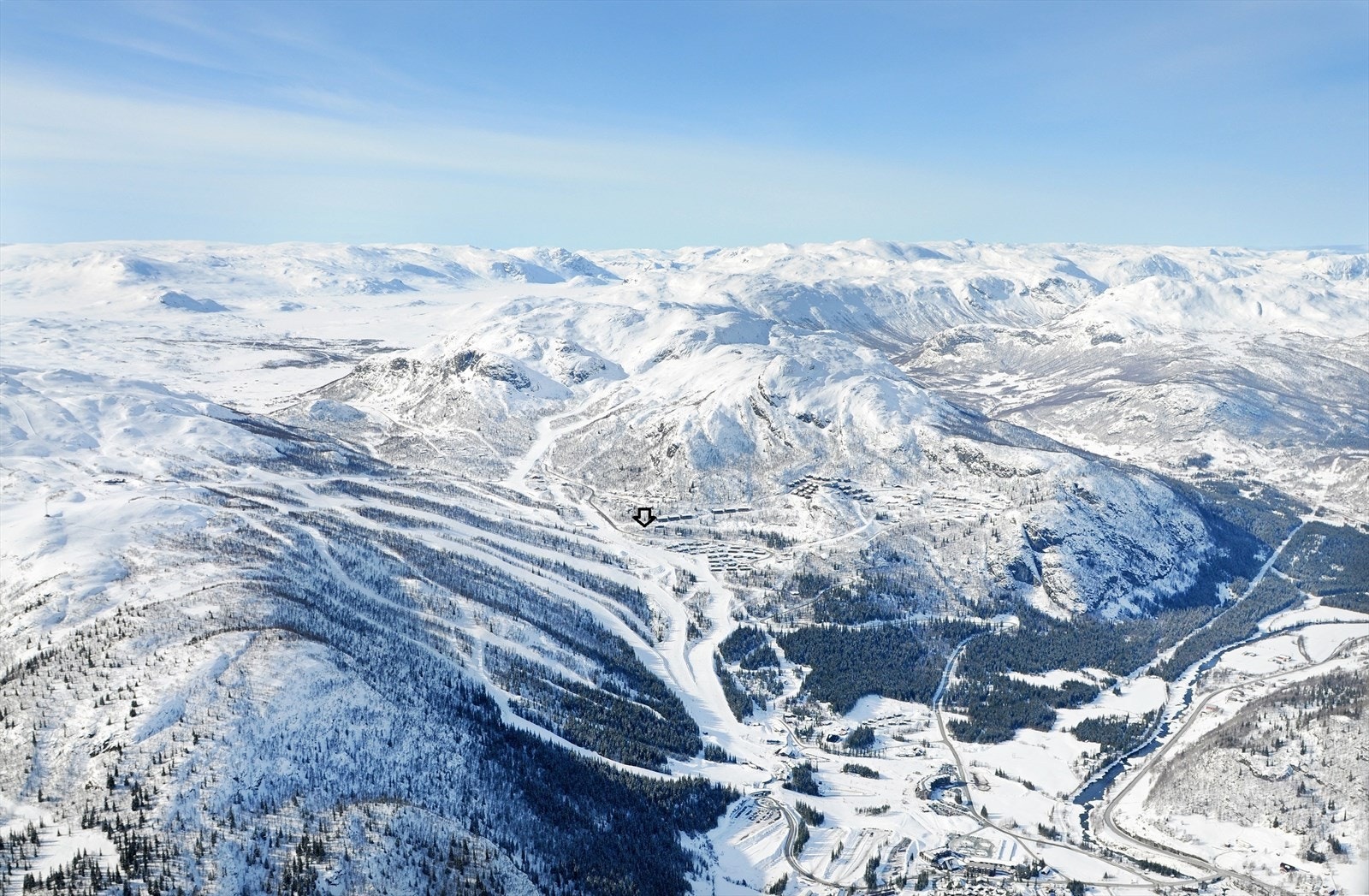 Nydelig beliggenhet og solforhold med ski inn / ski ut til Hemsedal Skisenter. Foto: Skistar Hemsedal Galleribilde