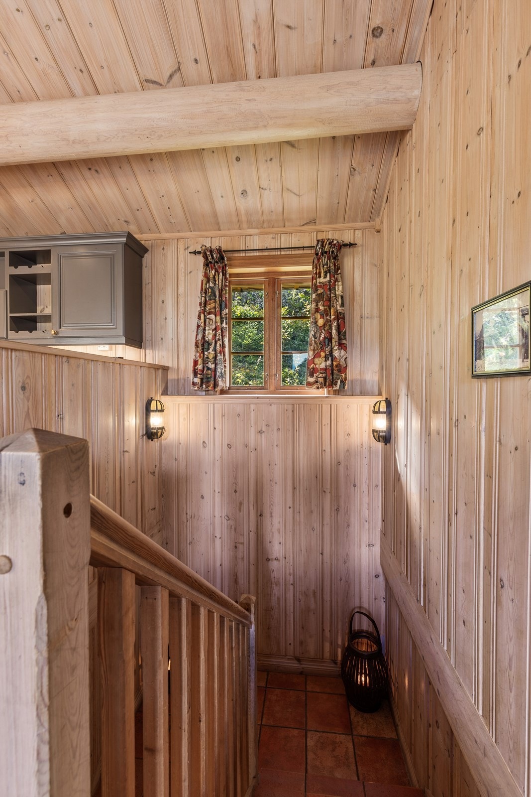 Trapp til 1.etasje Galleribilde