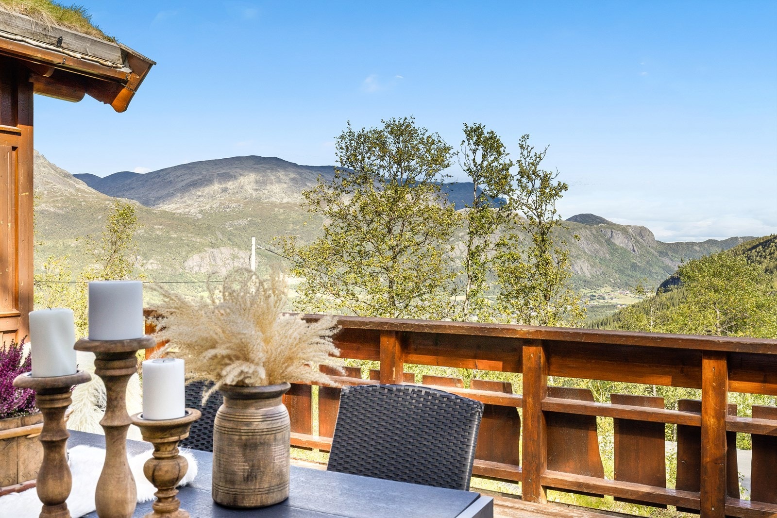 Panoramautsikt mot Hemsedals nydelige fjell og Hemsedal Skisenter Galleribilde