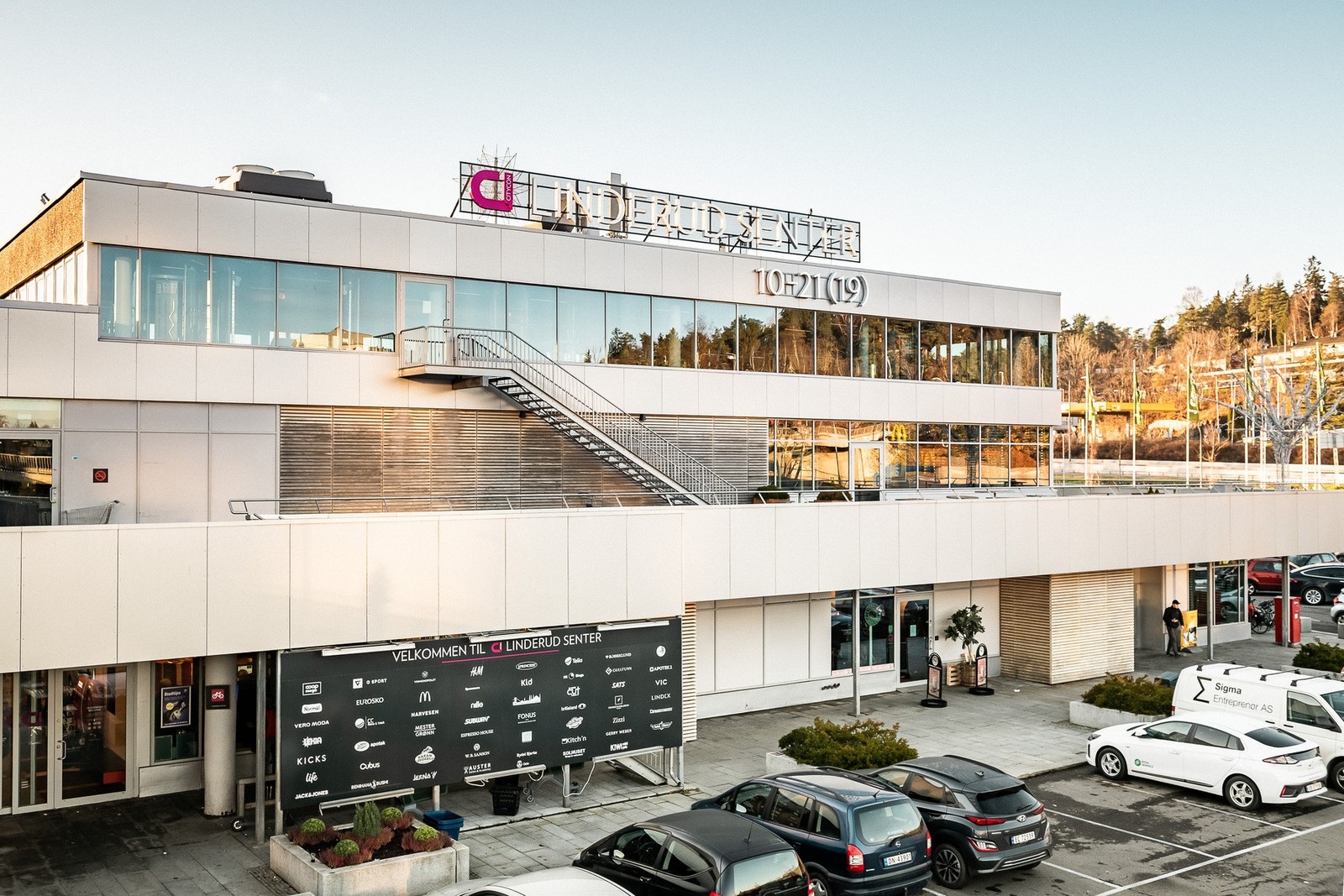 Nærhet til Linderud senter med shoppingmuligheter. Galleribilde