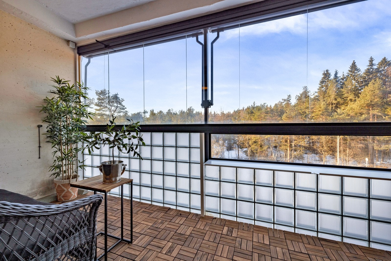 Stor og romslig innglasset balkong på x kvm. Galleribilde