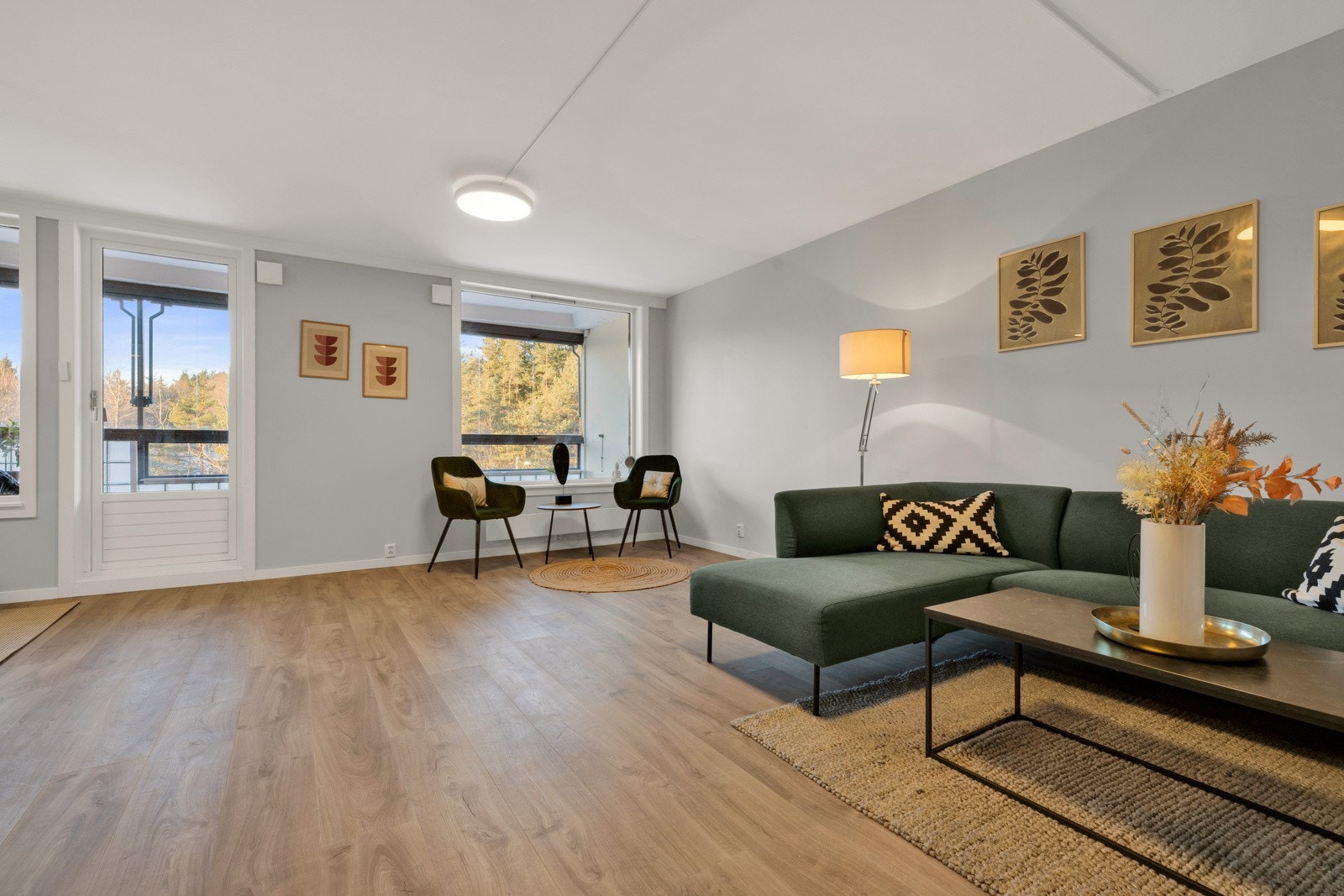 Flott og nyoppusset 4-roms leilighet med ideell planløsning. Galleribilde