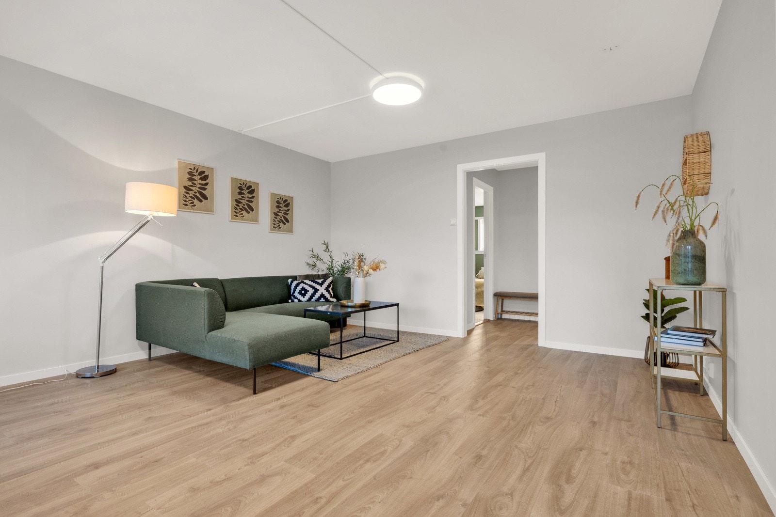 Nymalte vegg- og takflater i 2023, ny parkett lagt i 2023. Galleribilde