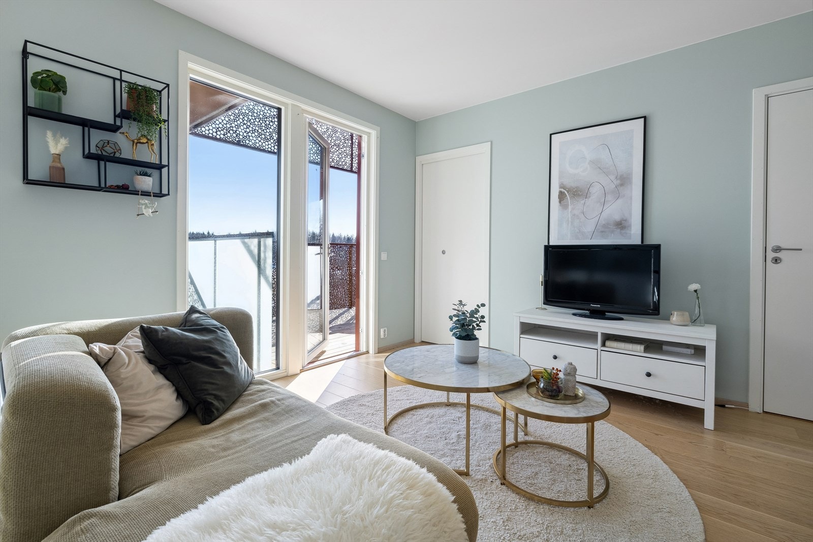 Stuen har fin størrelse og er enkel å møblere. Galleribilde