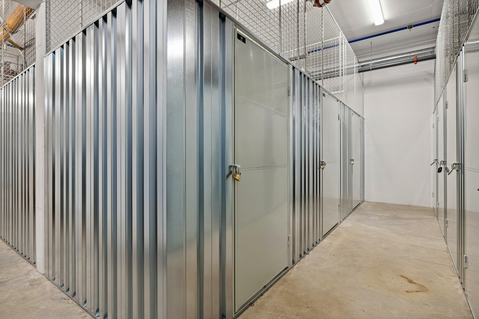 Tett bod i kjeller med god takhøyde. Galleribilde