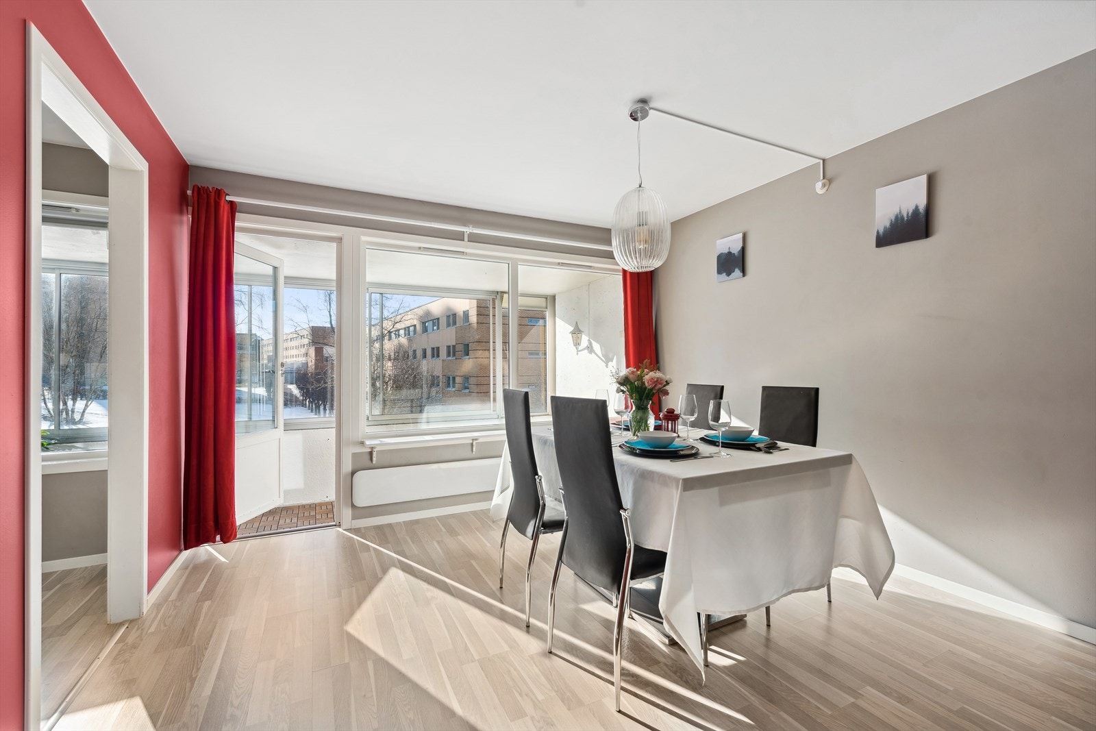 Et hyggelig samlingspunkt hvor både venner og familie kan samles til hyggelige måltider. Galleribilde