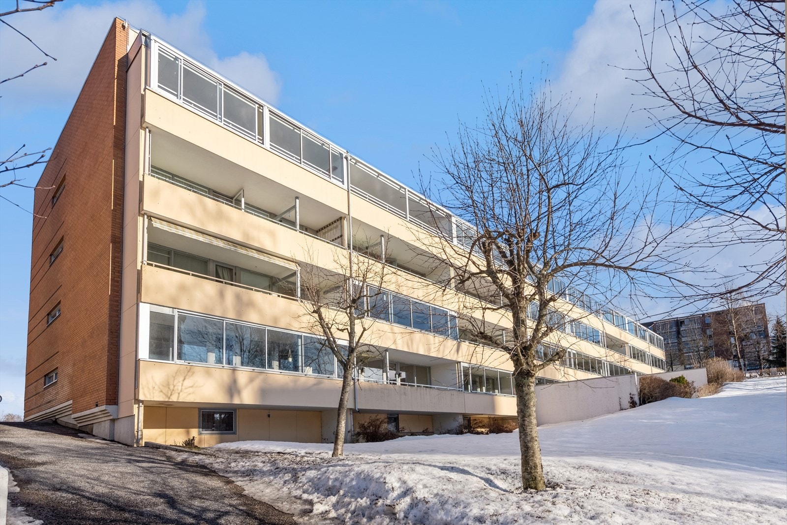 Boligen ligger i fredelige og grønne omgivelser med en sentral og attraktiv beliggenhet. Galleribilde