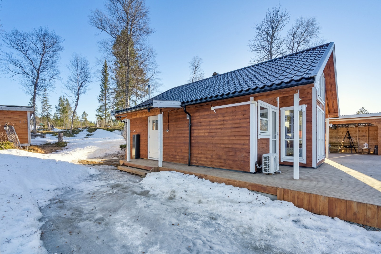 Fra hytta er det kun ca. 1 time og 25 minutter til Trondheim og ca. 1 time til Stjørdal. Galleribilde