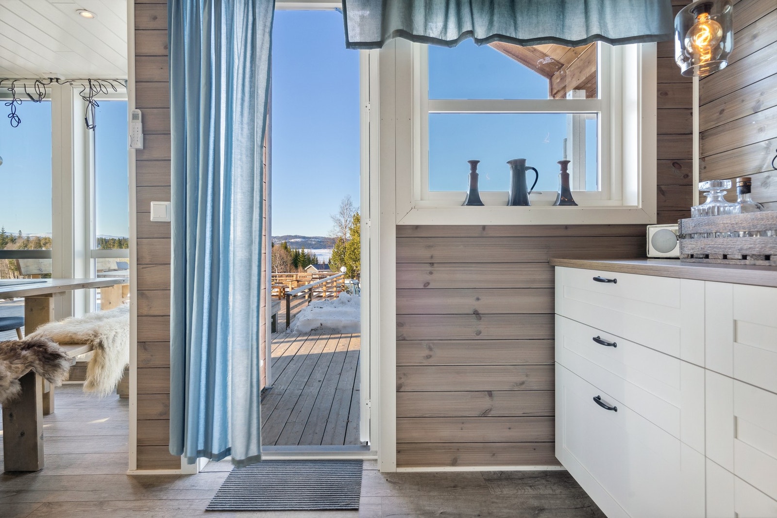 Flott utsikt også fra kjøkkenet. Galleribilde