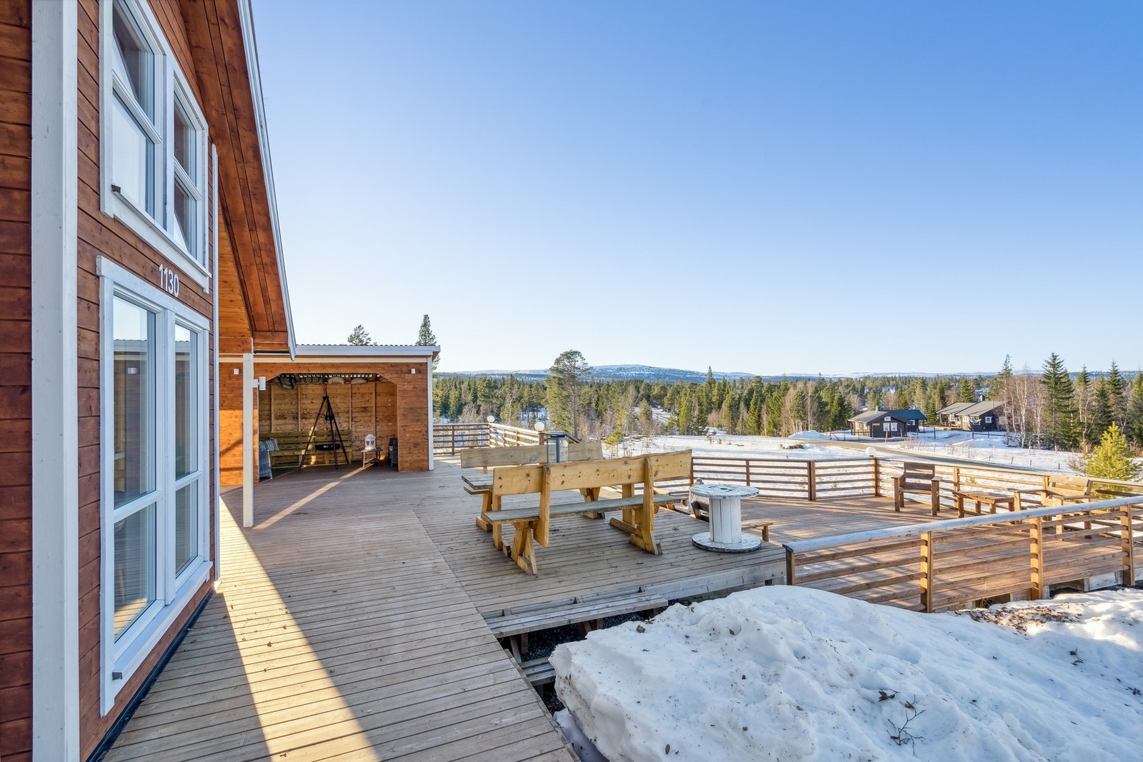 Fantastisk terrasse på hele 126 kvm. Her har man fantastisk utsikt og gode solforhold. Galleribilde