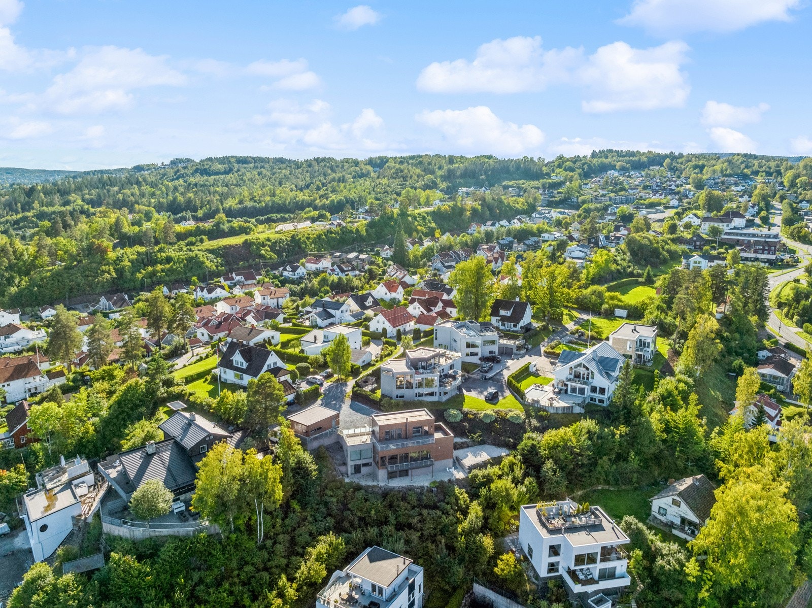 Det er heller ikke lang vei til marka og oppkjørte skiløyper vinterstid. Galleribilde