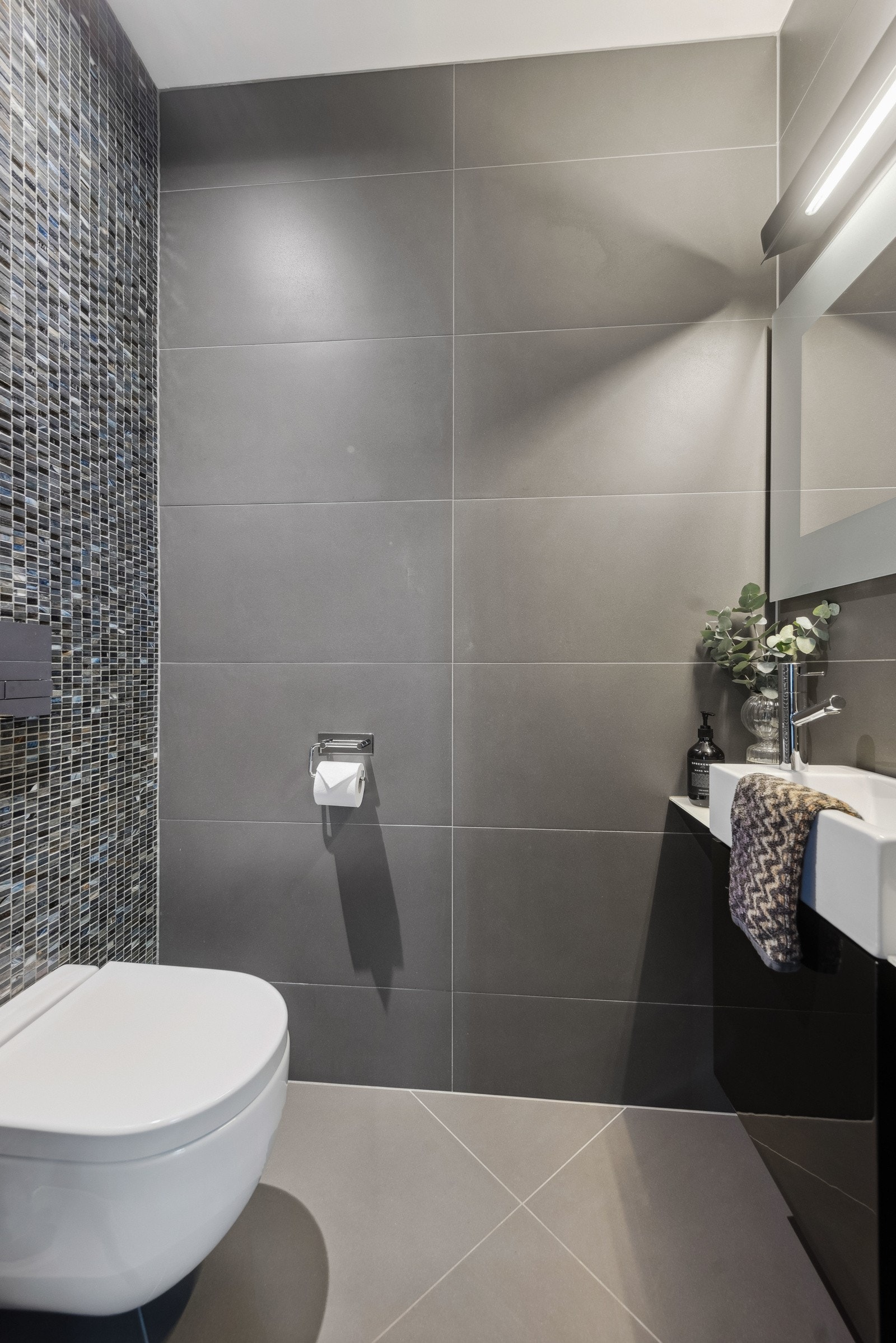 Fra trapperommet er det også adkomst til et gjestetoalett. Galleribilde