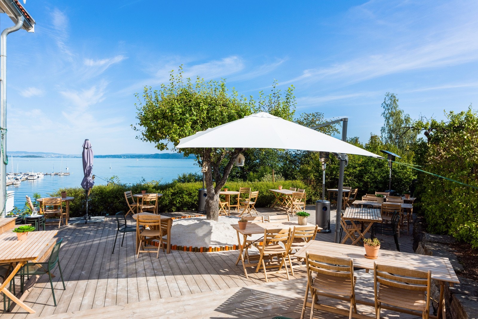 Napa vinbar byr på vin, lokalt øl og smakfulle retter. Galleribilde