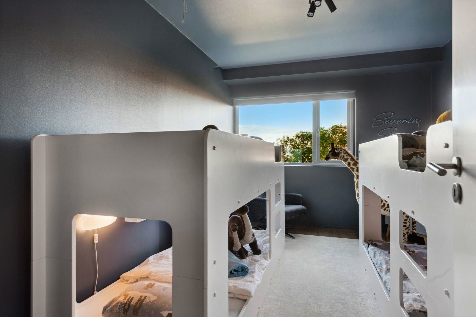 Soverommene har god plass til både lek og søvn. Galleribilde