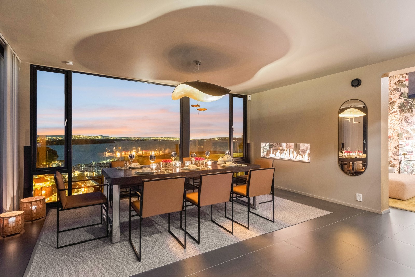 Hit er det hyggelig å invitere gjester! Utsikten blir som et levende bilde. Galleribilde