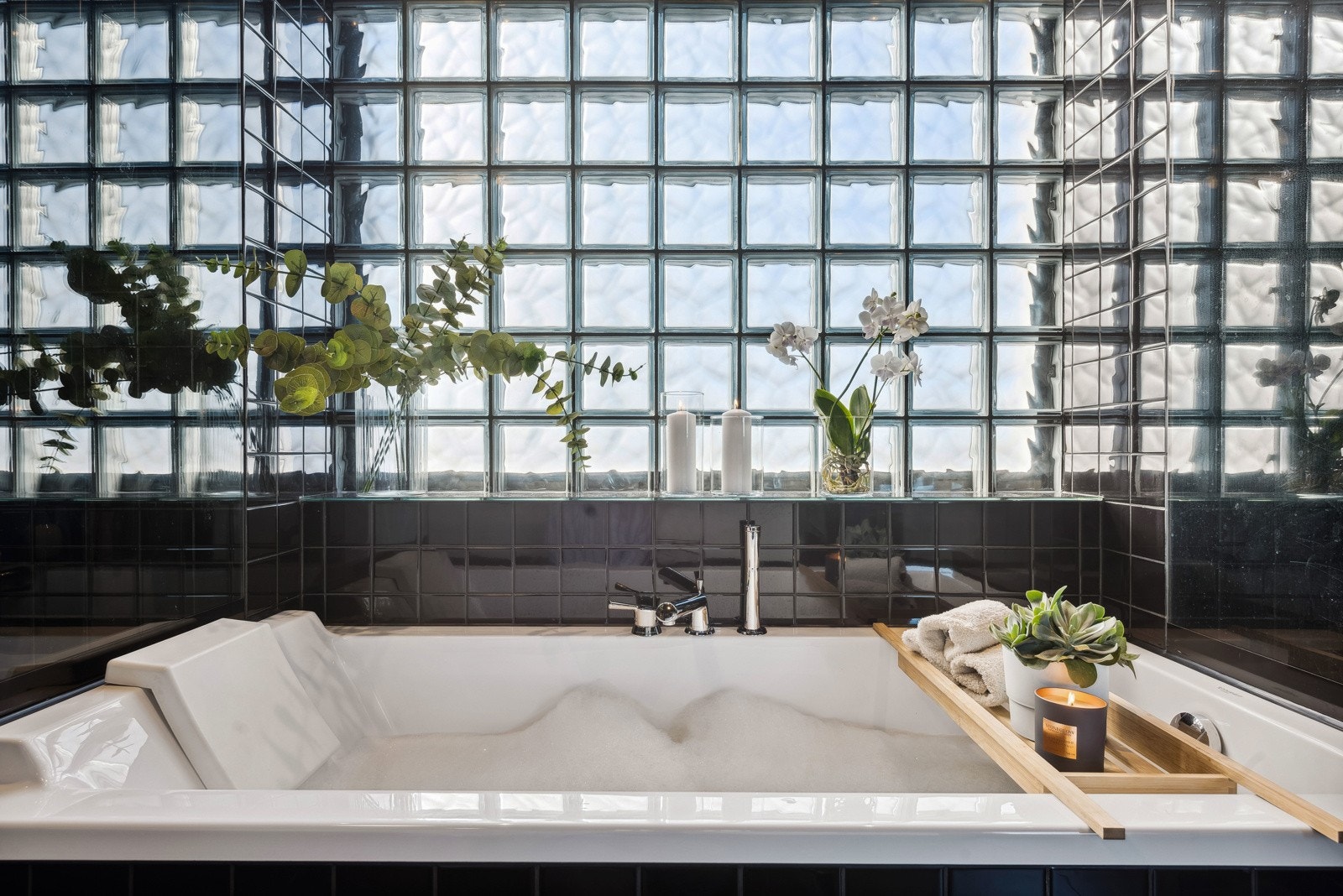 Synk ned i badekaret etter en lang dag! Galleribilde