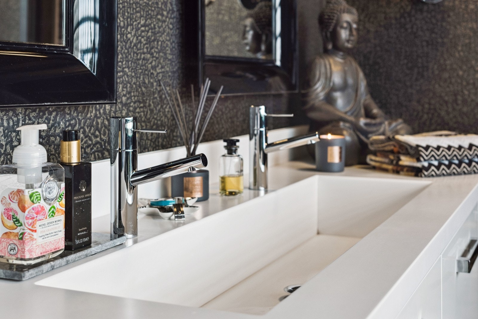 Dobbel servant gjør at hele familien kan pusse tenner samtidig. Galleribilde